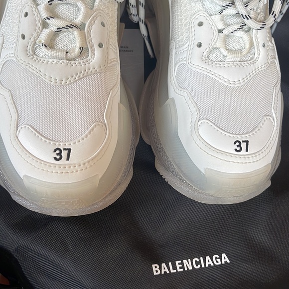 Balenciaga triple s sneaker size 37/6.5 - Picture 6 of 17